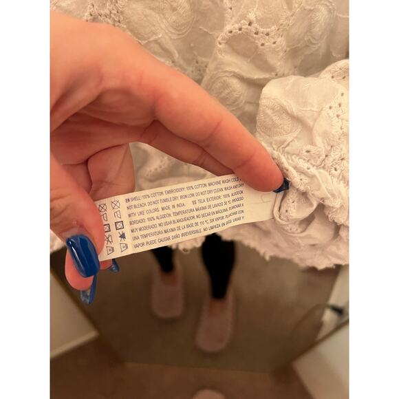 Forever 21 Women's Embroidered Ruffle Blouse Long Sleeve White Size Small - Picture 4 of 4